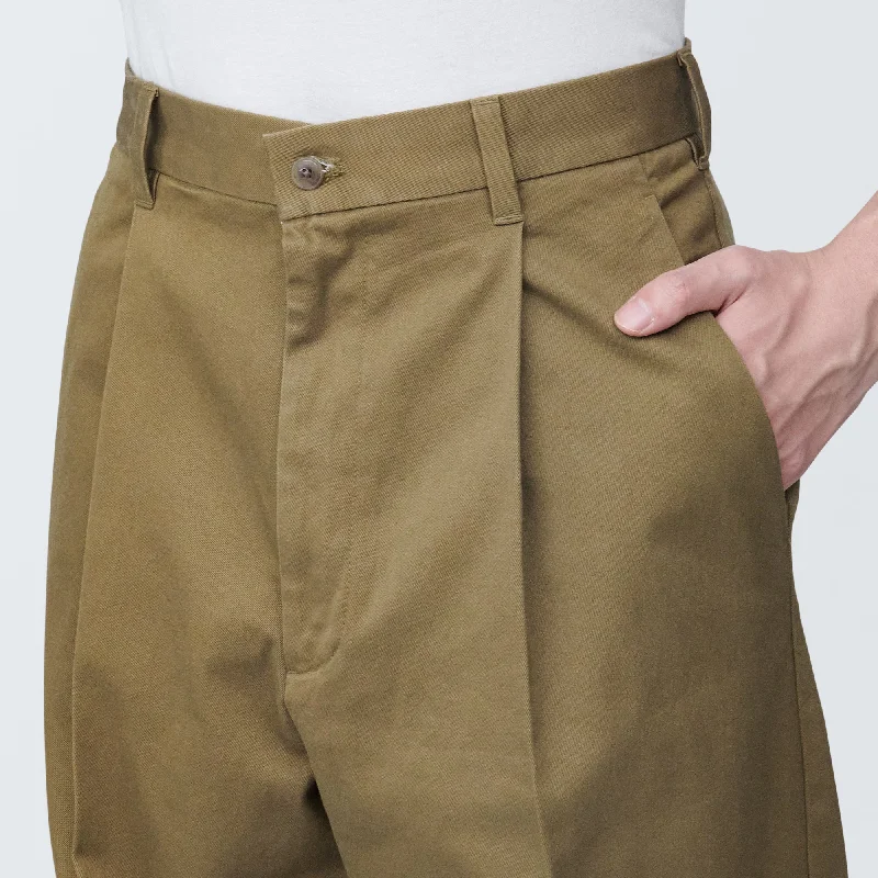 mens-stretch-chino-tuck-wide-pants-ae0xm24s