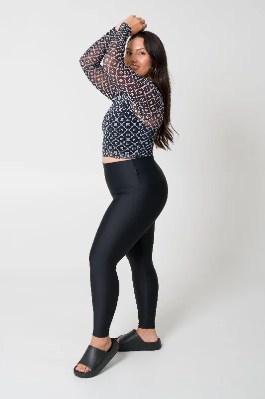 monogram-black-fitted-cropped-long-sleeve-tee-net-r2w